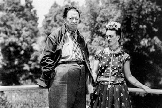 EXCLUSIVE TOUR Casa Estudio Frida Kahlo-Diego Rivera Small Groups - Language and signage: English tour, Spanish environment