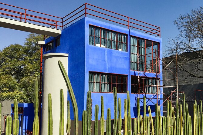 EXCLUSIVE TOUR Casa Estudio Frida Kahlo-Diego Rivera Small Groups - Stop 1: Walking the Rivera studios at the Museo Estudio