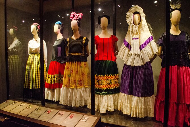 EXCLUSIVE TOUR Frida Kahlo Museum - SMALL GROUPS - Meeting your guide, then getting the story straight