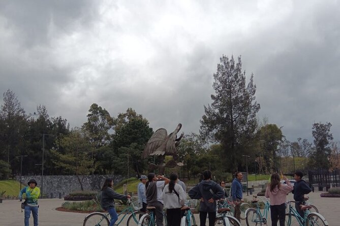 Explore Chapultepec & Mexico City sights by Bike - Stop 1 on the Emperor route: getting oriented fast on Reforma