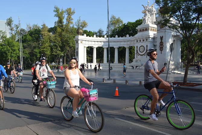 Explore Chapultepec & Mexico City sights by Bike - Bikes, helmets, and how the group stays comfortable