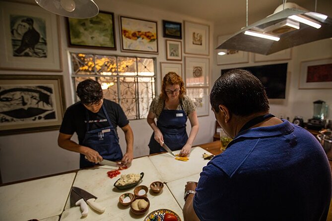 Flavors of Oaxaca: Cooking Class with No Set Menu and Local Market Tour - Small Groups, Oscar as Host, and Language Options That Matter