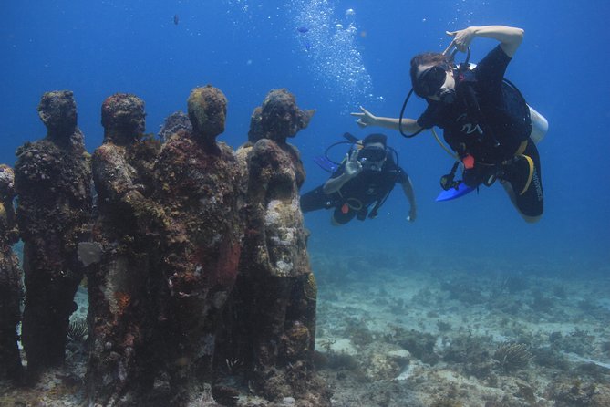 For certified Divers Experience the Under Water Museum and the Manchones Reef - Instructor and group size: why the small numbers matter