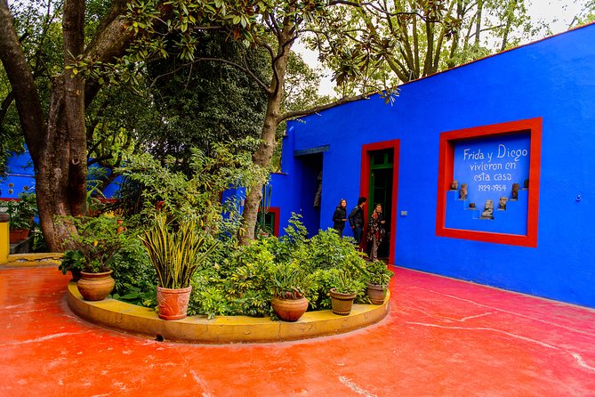 Frida Kahlo's House, Coyoacan and Xochimilco - All Day Tour - Plateria Rafael: a 40-minute look at handmade silver craft