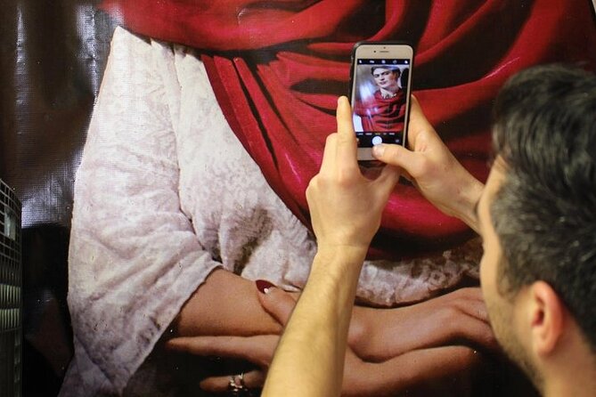 Frida Kahlo VIP [Museum Tickets Included] Walk, Markets & Churros - Where you start, and how the pacing feels
