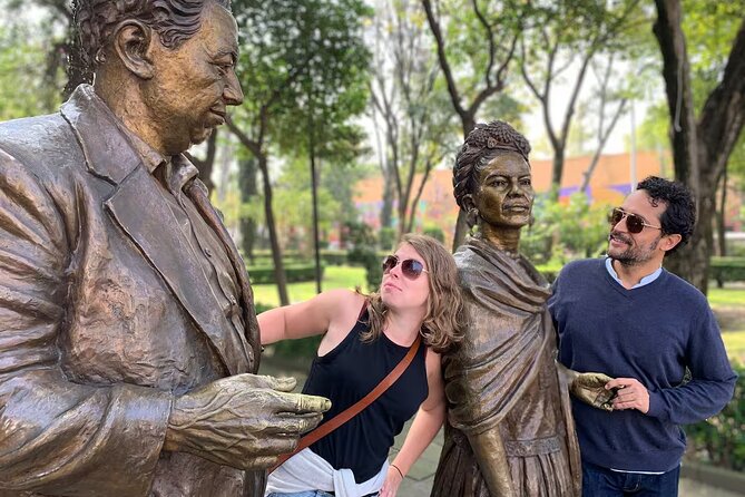 Frida Kahlo VIP-Walk, Market and Churros Museum Tickets Included - Museo Frida Kahlo at Casa Azul: tickets included, guide stays outside