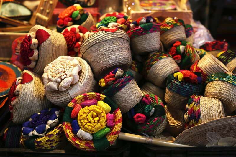 From Guadalajara: Enchanting Lake Chapala & Ajijic Day Trip - The quick artisan stop at Los Tres Potrillos