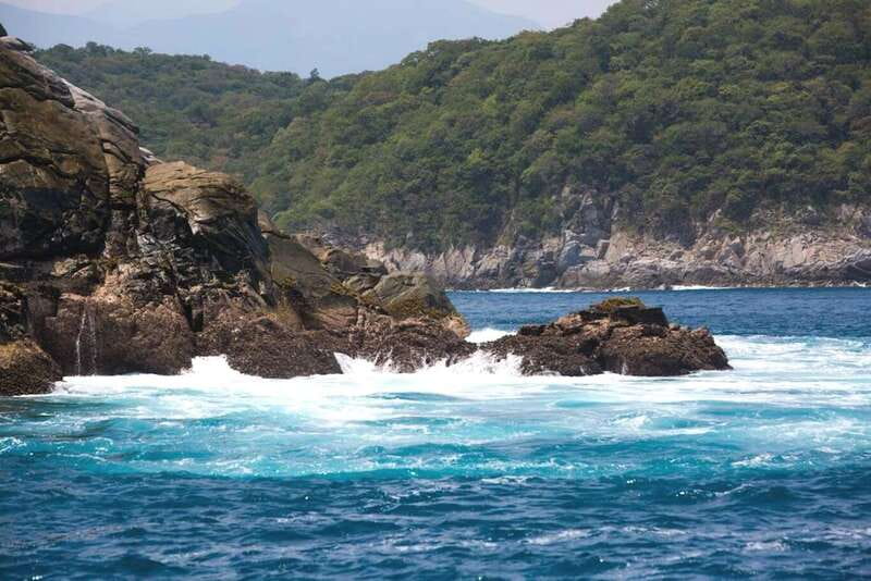 From La Crucecita: Private Huatulco 7 or 5 Bays Boat Trip - Lunch, quieter beaches, and how to protect your plans