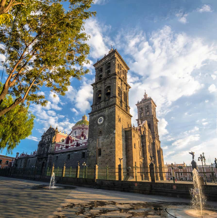 From Mexico City: One-day adventure: Puebla, Cholula, and Tonantzintla - Early pickup and the rhythm of a 6.5 to 11 hour day