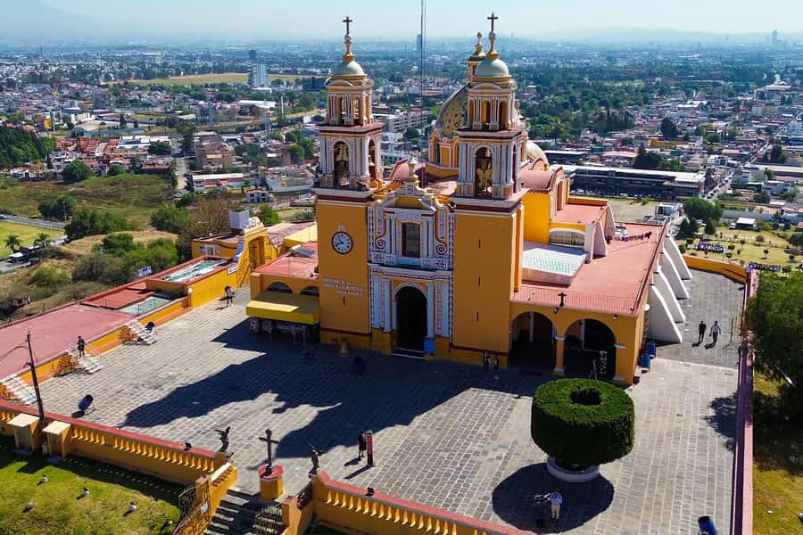 From Mexico City: One-day adventure: Puebla, Cholula, and Tonantzintla - Puebla historic center: cathedral streets, Chapel of the Rosary, and breathing room