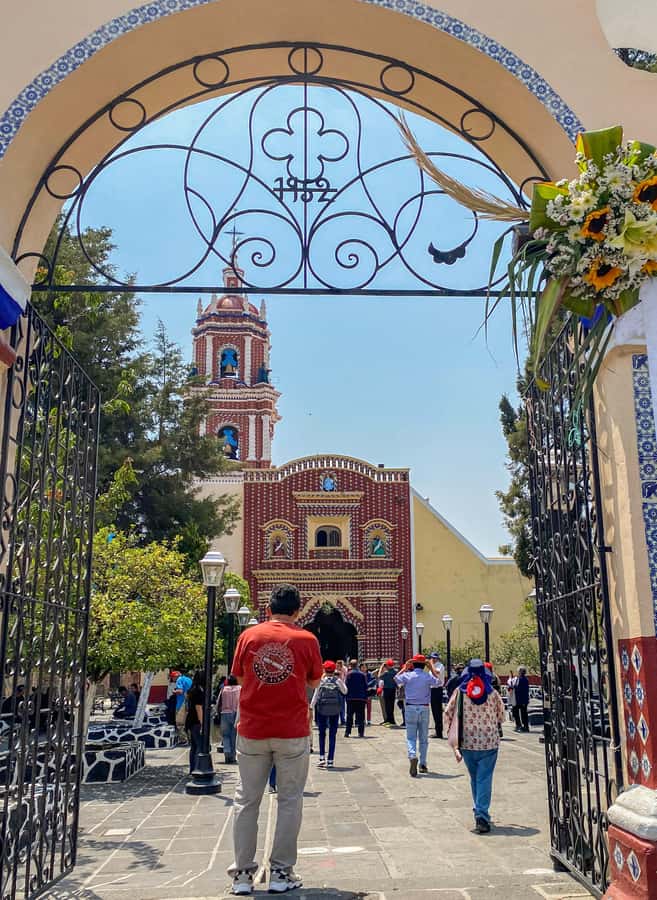 From Mexico City: One-day adventure: Puebla, Cholula, and Tonantzintla - Guides, group pace, and why punctuality matters