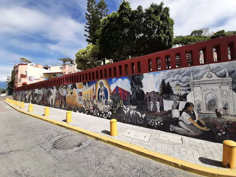 From Puebla: Cholula and Atlixco Magical Towns Tour - The guide matters: Spanish-only storytelling and how guides like Lucia and Paola changed the feel