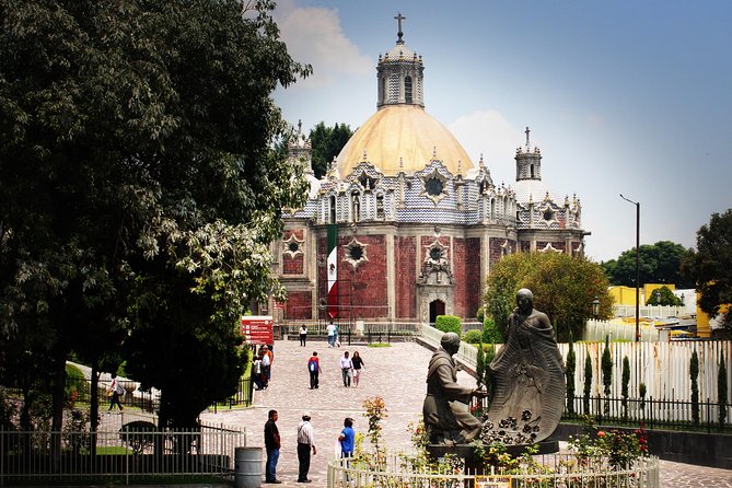 Full-Day Teotihuacan & Basilica Guadalupe Tour - Teotihuacan: where the Pyramid of the Sun and Moon steal the show