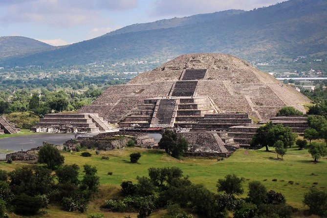 Full-Day Teotihuacan & Basilica Guadalupe Tour - Plaza de las Tres Culturas: a fast intro to Mexico’s layered identity