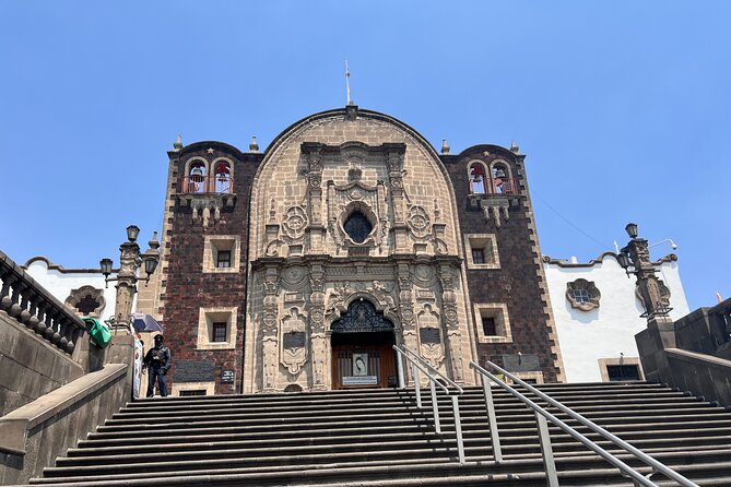 Full Visit of the Virgin of Guadalupe's village in private tour - Walking upstairs to Tepeyac: flowers, gardens, and city views