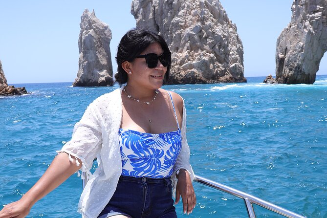 Group tour of the Cabo San Lucas Arch - Stop 1: El Arco de Cabo San Lucas, and how to use your 10 minutes