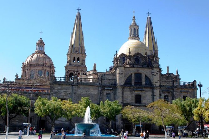 Guadalajara and Tlaquepaque City Sightseeing Tour - Guadalajara Historic Center: Plazas, Cathedral Views, and Big Architecture