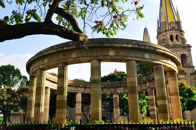 Guadalajara and Tlaquepaque City Sightseeing Tour - Photo-Friendly Monuments: Minerva, Horses, and Bridge Views