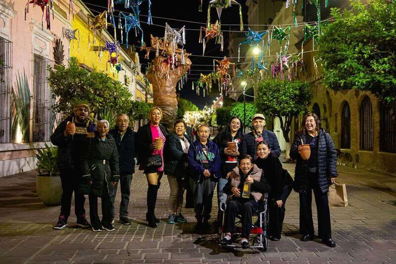 Guadalajara: Guided Tlaquepaque Night Tour with Hotel Pickup - Guadalajara landmarks, but make it nighttime: quick pass-by value