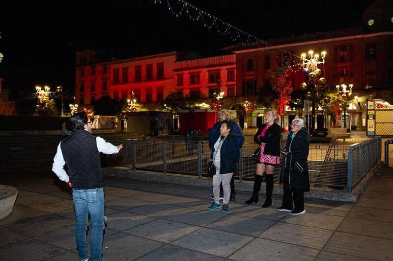 Guadalajara: Guided Tlaquepaque Night Tour with Hotel Pickup - Casa Bariachi and the mariachi moment you came for