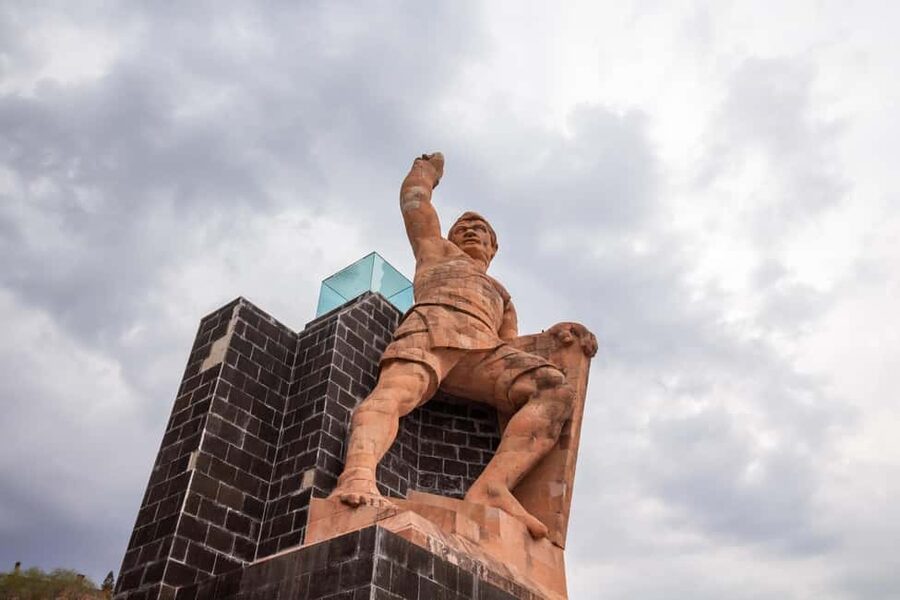 Guanajuato: Mummies, Mines and Tunnels Guided Group Tour - Finding your group at Macro Foto in Guanajuato