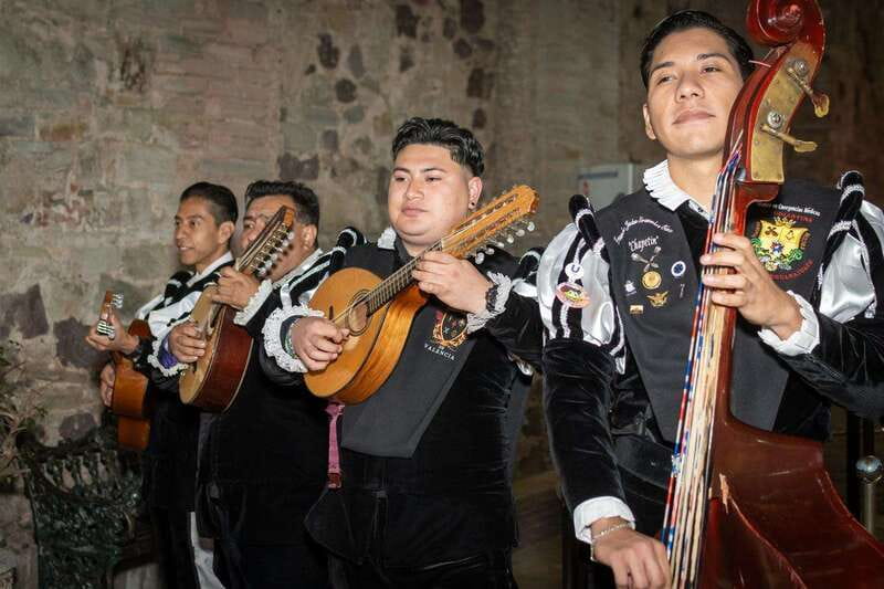 Guanajuato: Night Walk with the Estudiantina - Why a callejoneada in Guanajuato feels special at night