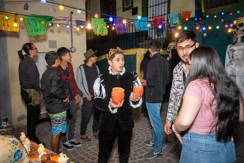 Guanajuato: Night Walk with the Estudiantina - Callejón del Beso: iconic ending, but manage crowd expectations