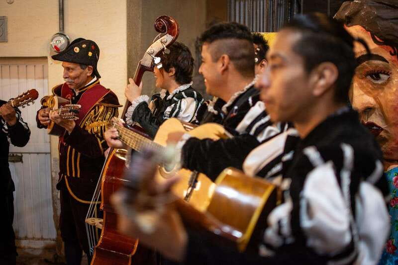 Guanajuato: Night Walk with the Estudiantina - Who should book this Estudiantina night walk