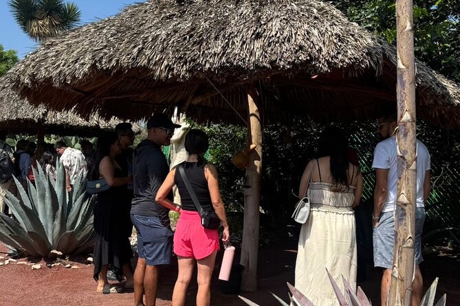 Guided tour EN Teotihuacan - Breakfast EN cave-round transport - Los Muertos walk: seeing pyramids face to face