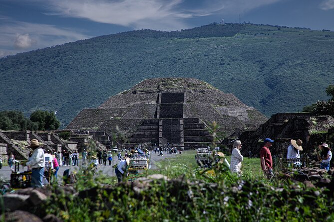Guided tour in Teotihuacan + breakfast in Cueva + Transportation CDMX - CDMX pickup and meeting point: start where you are