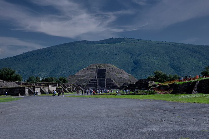 Guided tour in Teotihuacan + breakfast in Cueva + Transportation CDMX - What kind of traveler should book this?