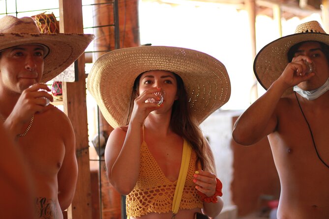 Guided tour of an ancestral Mezcal distillery with transport - Price and logistics: what you are paying for