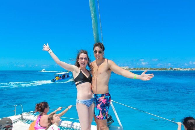 Half Day Sailing Private Catamaran to Isla Mujeres - Food, lunch, and the nearby store environment