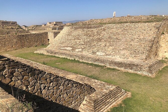 Half day tour to Monte Albán - Grand Plaza and Los Danzantes: how to read the Zapotec site