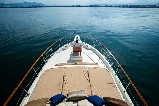 Hatteras 58-61' Luxury Yacht in Puerto Vallarta & Nuevo Nayarit - The Crew, the Service Style, and Photo Moments