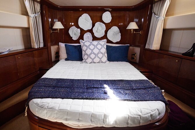 Heather Nikki 80 ft Italian Azimut Yacht Rental - Service quality you can feel: what the 5 out of 5 reputation suggests