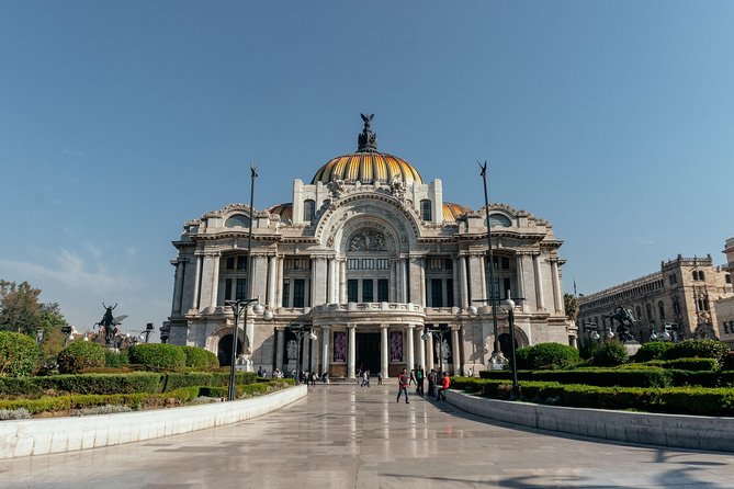 Highlights & Hidden Gems With Locals: Best of Mexico City Private Tour - Palacio Postal: gargoyles, gold details, and a postcard-style pause