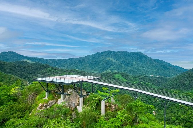 Hiking Jorullo Point - The viewpoint moments: hanging bridge and a glass platform