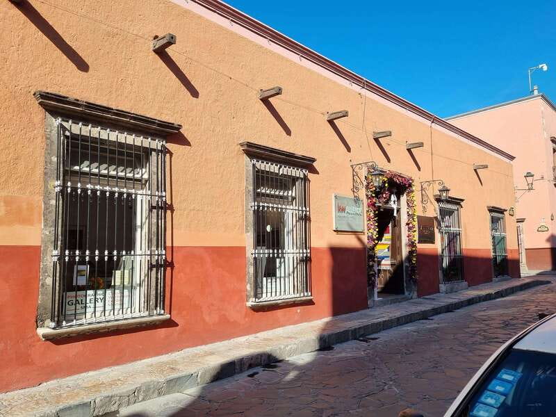 Historical & Cultural Walking Tour of San Miguel de Allende - Centro Cultural Ignacio Ramírez El Nigromante: culture in the middle of daily life