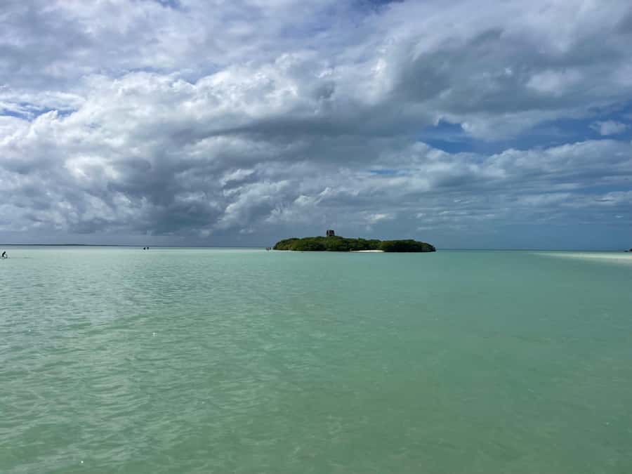 Holbox: Punta Mosquitos, Yalahau, & Pasión Island Boat Tour - Key takeaways before you go