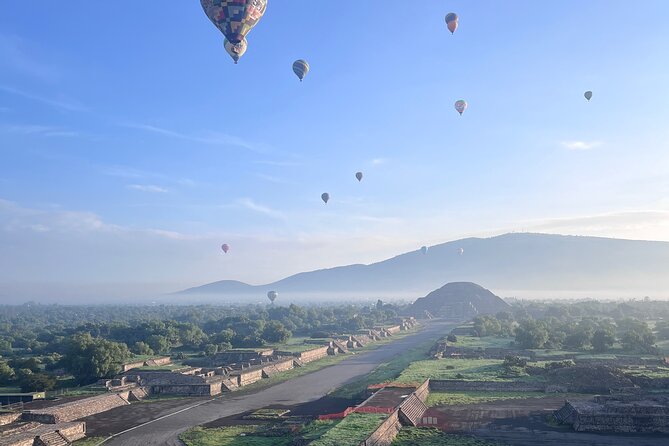 Hot Air Balloon Flight with Cave Breakfast - A very early start in Teotihuacan, planned down to the minute