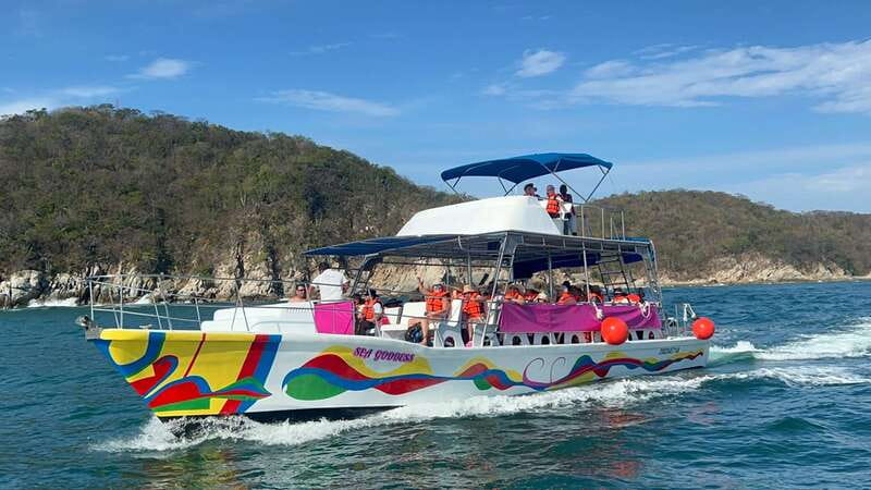 Huatulco: Premium Boat Tour with snorkel experience. - Chachacual Bay: La India or Chachacual Beach for Your First Swim