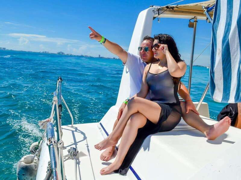 Isla Mujeres: Catamaran with Open Bar, Snorkeling and Lunch - What the Best Crew Energy Gets You