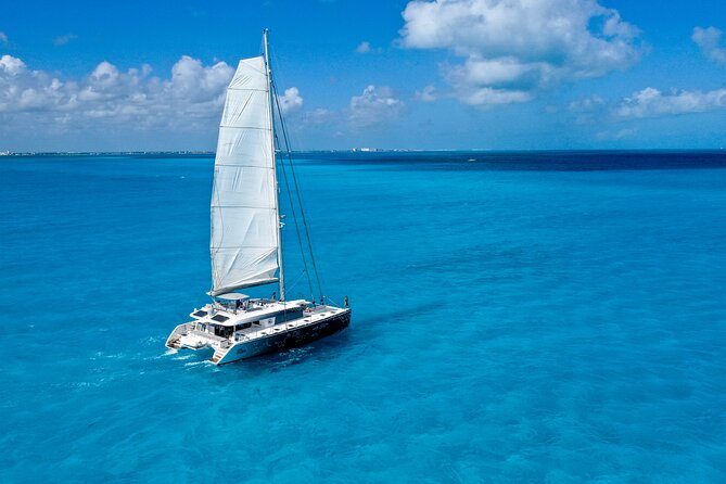 Isla Mujeres Platinum by Albatros Catamarans - Sailing out of Cancun: Marina Albatros and the 10:00 am rhythm