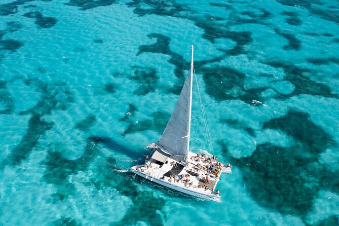 Isla Mujeres Plus by Albatros Catamarans - Food and drinks: open bar on board, buffet on land