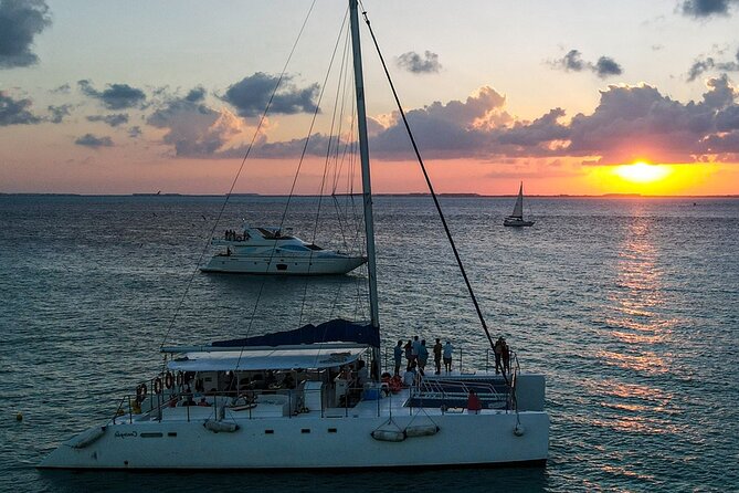 Isla Mujeres Unlimited! Fun & Party with transportation - Isla Mujeres time: make your 1.5 hours count