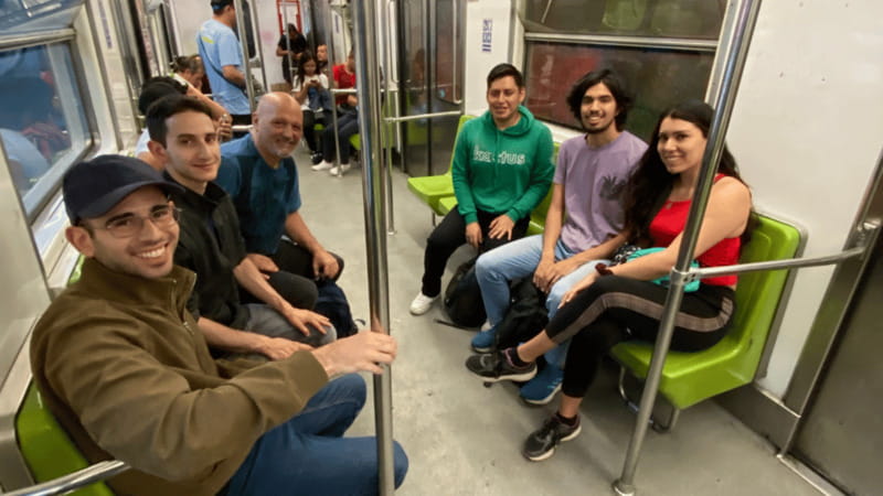 Iztapalapa: Cable Car Tour and Urban Art From the Heights - Small group energy: why the guide matters more than you expect