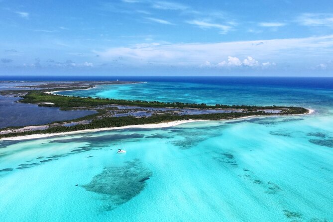 Lagoon 39ft Private Catamaran 5hr - El Cielo Full Experience - Lunch, snacks, and the top-shelf bar that keeps the day easy