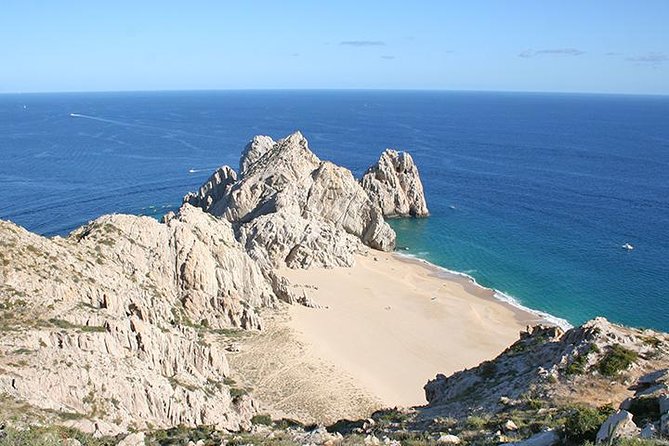 Land's End Sightseeing Boat Tour in Los Cabos - The guide factor: English options, humor, and helpful photo time