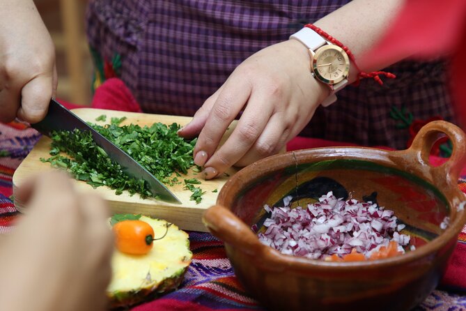Learn to Cook Mexican Salsas - Language, group size, and the small logistics that matter